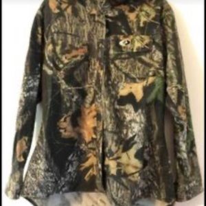 Women’s extra large camo shirt. Brand new without tags never worn